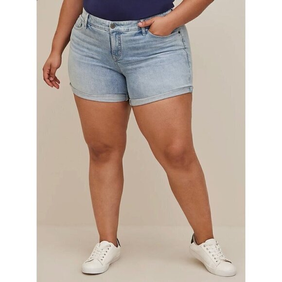 Torrid Denim Whiskered Bermuda Jean Shorts Pockets Summer Casual Light Wash 20 - Picture 1 of 8